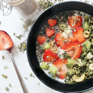 MUESLI-BOWL-FRAISE-KIWI-CHIA