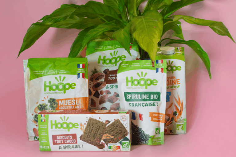 Produits Hoope sur un fond rose